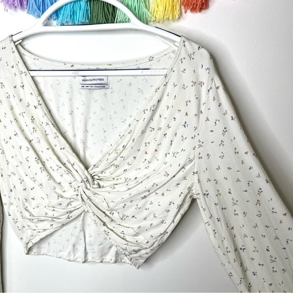 Urban Outfitters Madison Twist-Front Dainty Floral  Off White Cropped Blouse - Picture 7 of 13